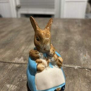 Bunnykins  Beatrix Potter 1989 Royal Albert England